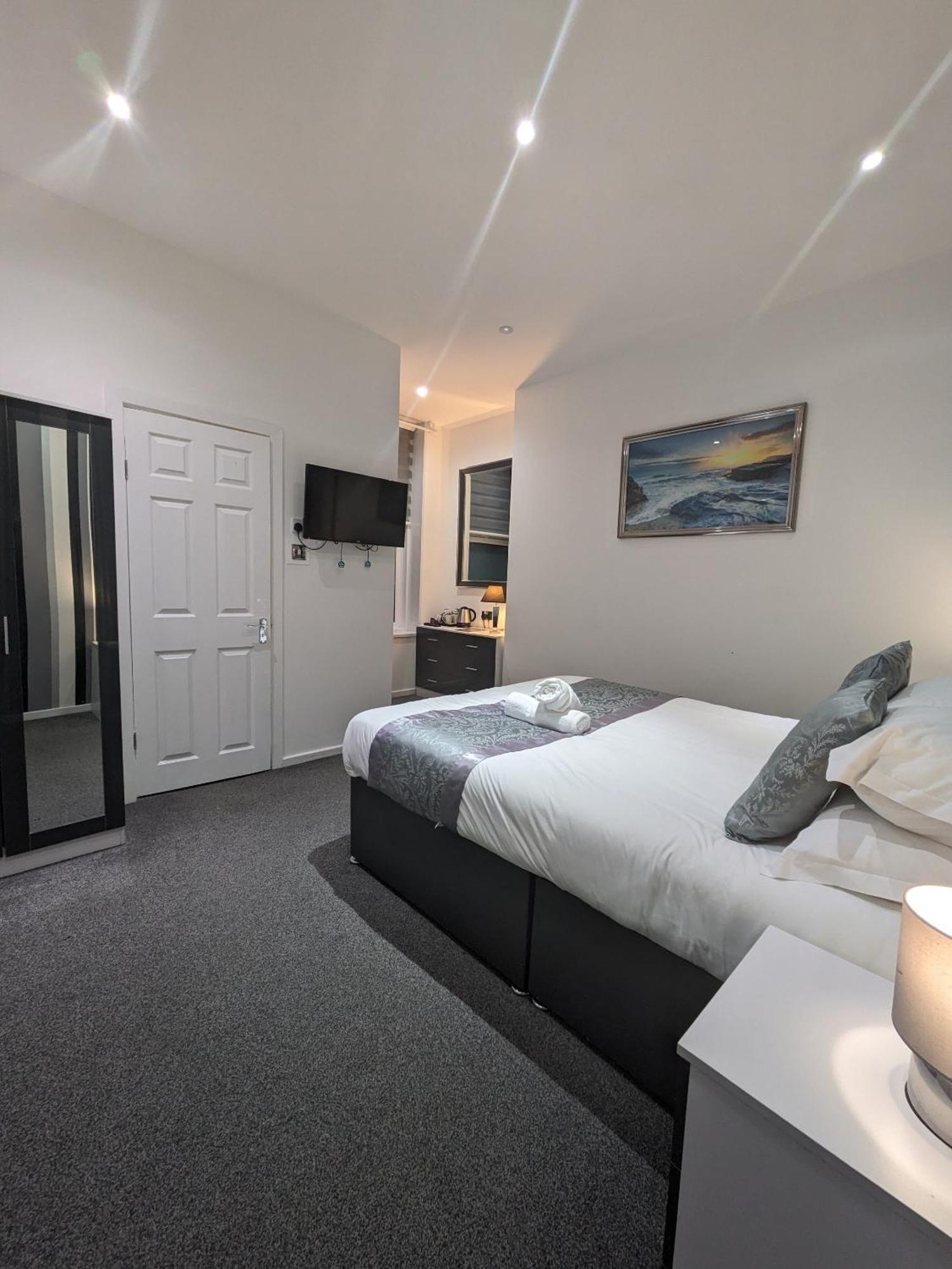 Hotel 33 Blackpool Room photo