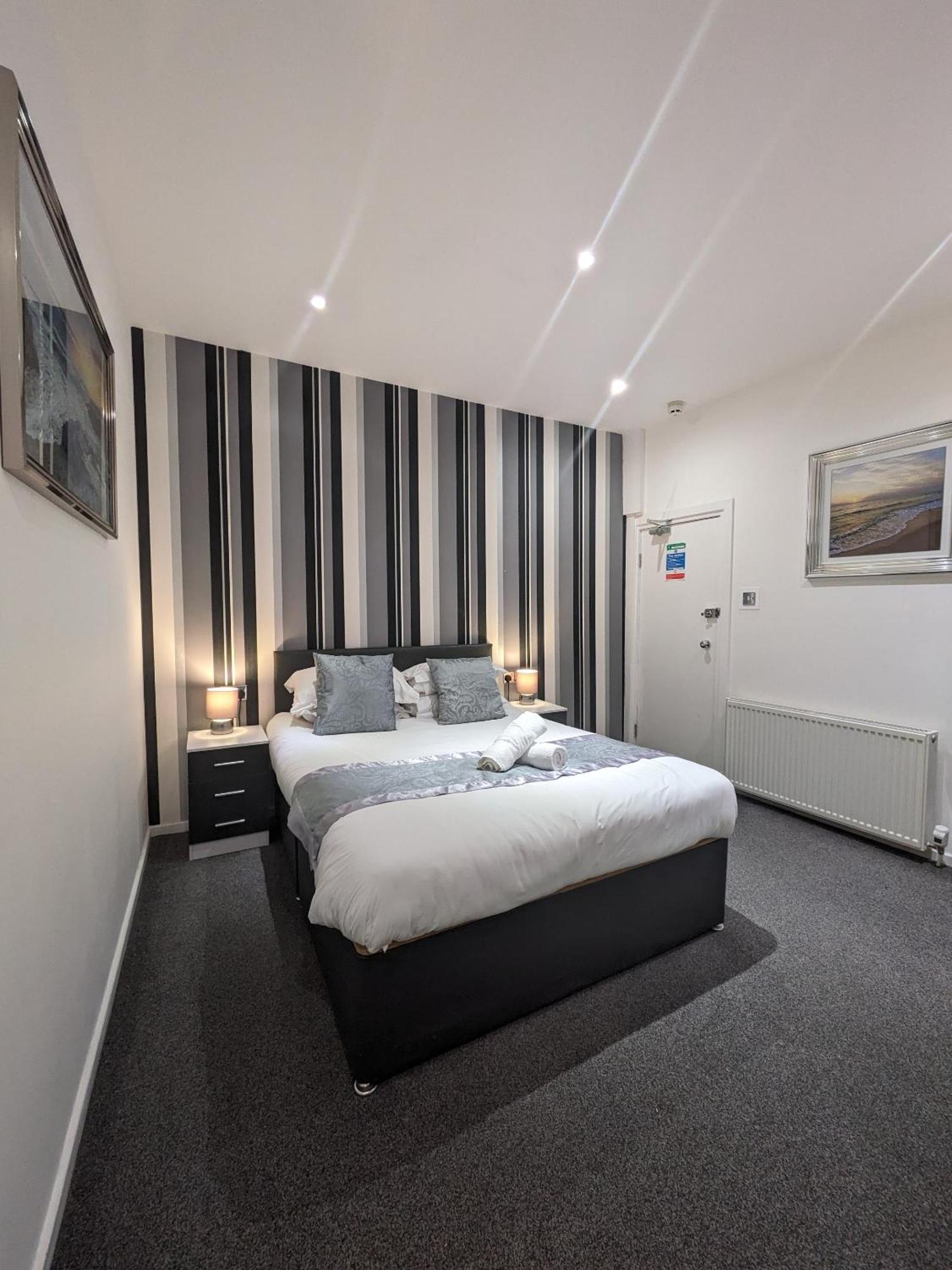 Hotel 33 Blackpool Room photo